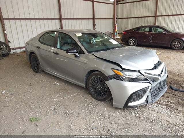 45961254 :رقم المزاد ، 4T1G11AK5NU499603 vin ، 2022 Toyota Camry Se Nightshade Edition مزاد بيع