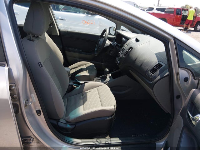 45961260 :رقم المزاد ، KNAFX4A63F5313505 vin ، 2015 Kia Forte Lx مزاد بيع