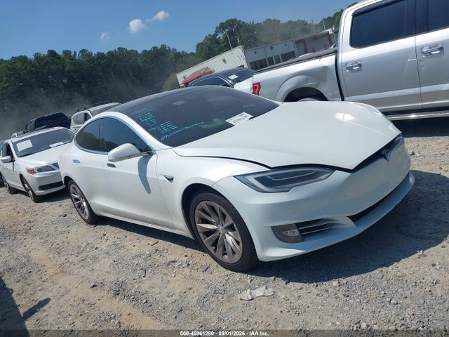 45961280 :رقم المزاد ، 5YJSA1E26JF259505 vin ، 2018 Tesla Model S 100d/75d/p100d مزاد بيع