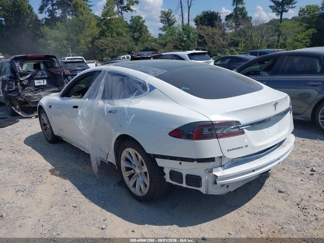 45961280 :رقم المزاد ، 5YJSA1E26JF259505 vin ، 2018 Tesla Model S 100d/75d/p100d مزاد بيع