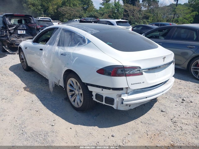 45961280 :رقم المزاد ، 5YJSA1E26JF259505 vin ، 2018 Tesla Model S 100d/75d/p100d مزاد بيع