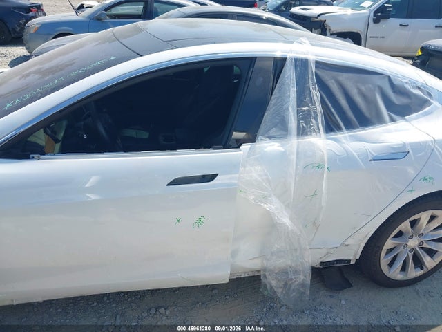 45961280 :رقم المزاد ، 5YJSA1E26JF259505 vin ، 2018 Tesla Model S 100d/75d/p100d مزاد بيع