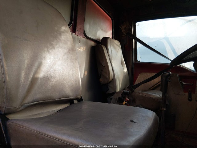 2001 Sterling Truck Lt 7500 მანქანა იყიდება აუქციონზე, vin: 2FZHATAK91AH65799, აუქციონის ნომერი: 45961306