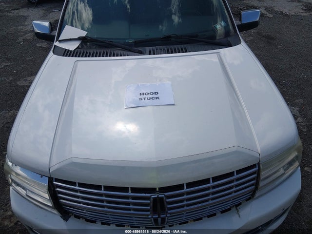 Продаж на аукціоні авто 2011 Lincoln Navigator, vin: 5LMJJ2J52BEJ09615, номер лоту: 45961516
