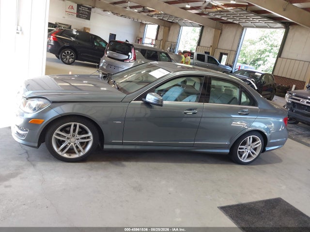 2012 Mercedes-benz C 250 Sport მანქანა იყიდება აუქციონზე, vin: WDDGF4HBXCR235733, აუქციონის ნომერი: 45961536