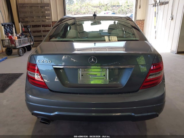 2012 Mercedes-benz C 250 Sport მანქანა იყიდება აუქციონზე, vin: WDDGF4HBXCR235733, აუქციონის ნომერი: 45961536