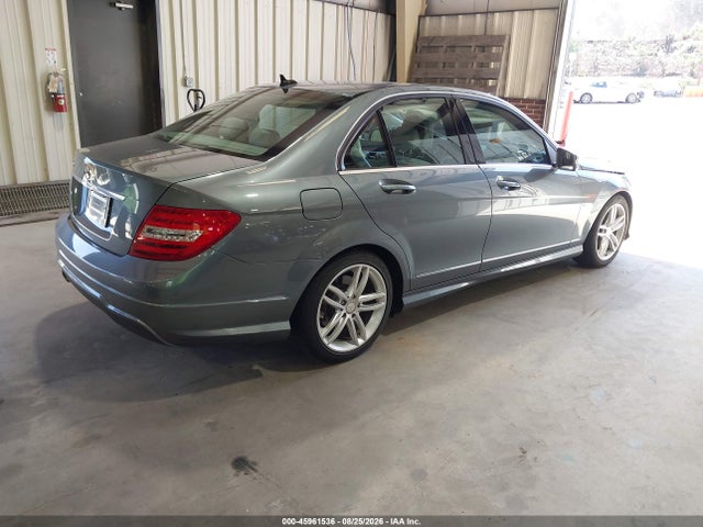 2012 Mercedes-benz C 250 Sport მანქანა იყიდება აუქციონზე, vin: WDDGF4HBXCR235733, აუქციონის ნომერი: 45961536