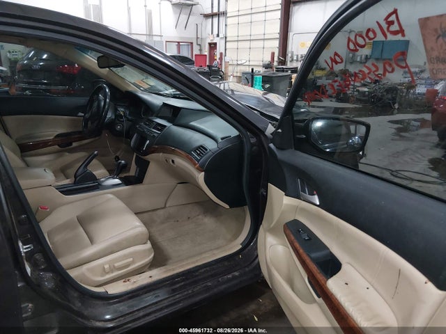 2011 Honda Accord 3.5 Ex-l მანქანა იყიდება აუქციონზე, vin: 1HGCP3F84BA008639, აუქციონის ნომერი: 45961732