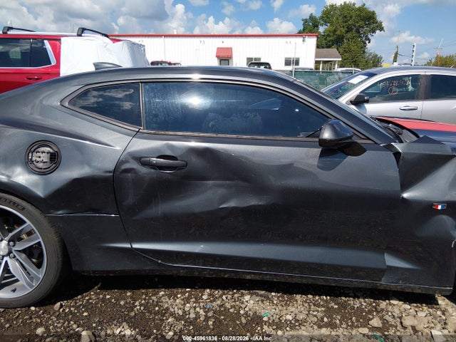 45961836 :رقم المزاد ، 1G1FB1RSXJ0118064 vin ، 2018 Chevrolet Camaro 1lt مزاد بيع