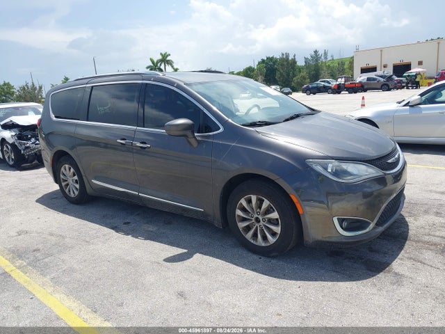45961897 :رقم المزاد ، 2C4RC1BG6JR152015 vin ، 2018 Chrysler Pacifica Touring L مزاد بيع