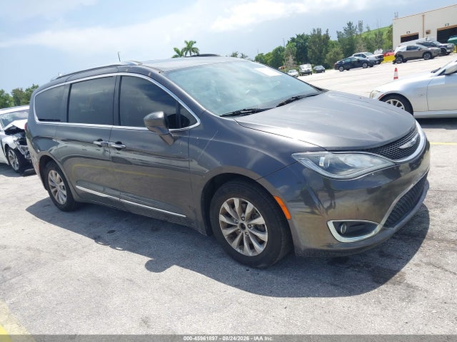 45961897 :رقم المزاد ، 2C4RC1BG6JR152015 vin ، 2018 Chrysler Pacifica Touring L مزاد بيع