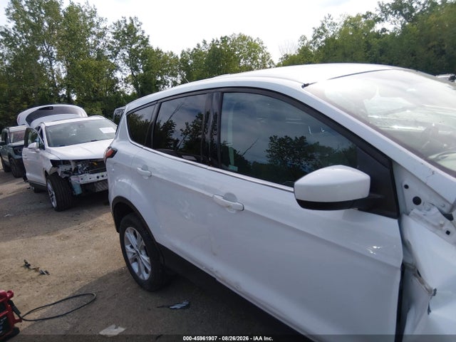 45961907 :رقم المزاد ، 1FMCU0GD2HUE89737 vin ، 2017 Ford Escape Se مزاد بيع