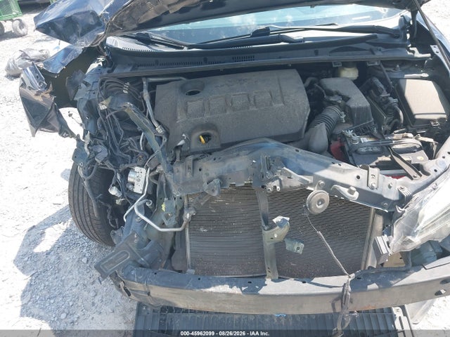 45962099 :رقم المزاد ، 5YFBURHE4JP831557 vin ، 2018 Toyota Corolla Le مزاد بيع