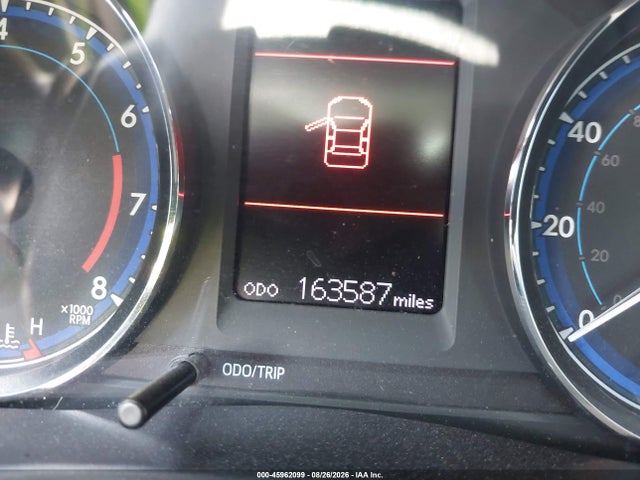 45962099 :رقم المزاد ، 5YFBURHE4JP831557 vin ، 2018 Toyota Corolla Le مزاد بيع