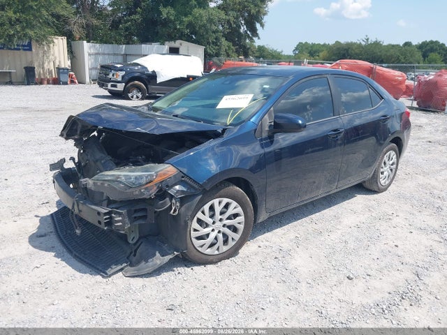 45962099 :رقم المزاد ، 5YFBURHE4JP831557 vin ، 2018 Toyota Corolla Le مزاد بيع