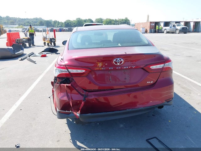 2018 Toyota Camry Xle მანქანა იყიდება აუქციონზე, vin: 4T1B11HK5JU556103, აუქციონის ნომერი: 45962430