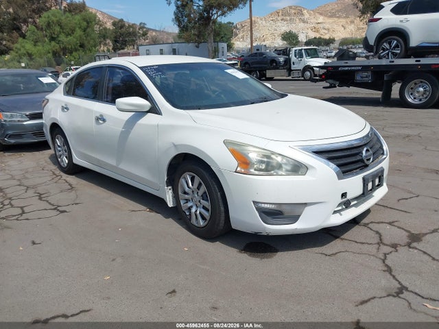 Nissan Altima 2.5 S 2015 1N4AL3AP7FC420327 main image