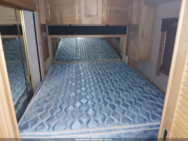 45962482 :رقم المزاد ، 4VZBN2292YC035858 vin ، 2000 Spartan Motors Motorhome 4vz مزاد بيع