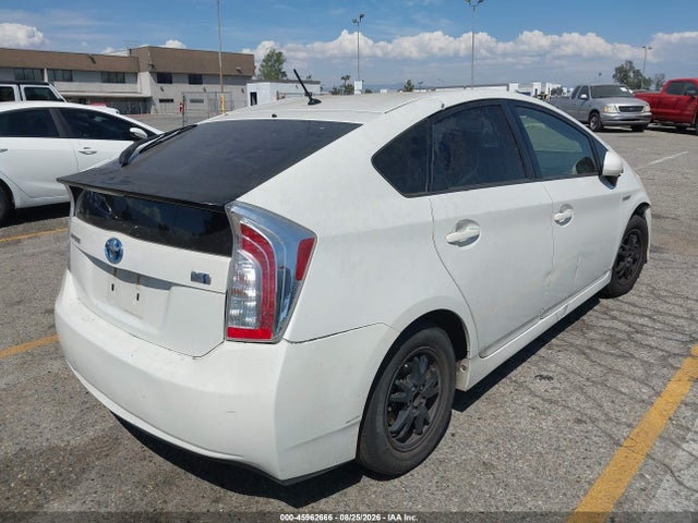 Toyota Prius Two 2014 JTDKN3DU7E1815287 Image 4