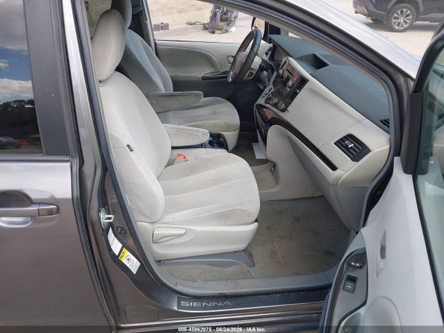 Продаж на аукціоні авто 2011 Toyota Sienna Le, vin: 5TDJK3DC8BS029184, номер лоту: 45962975