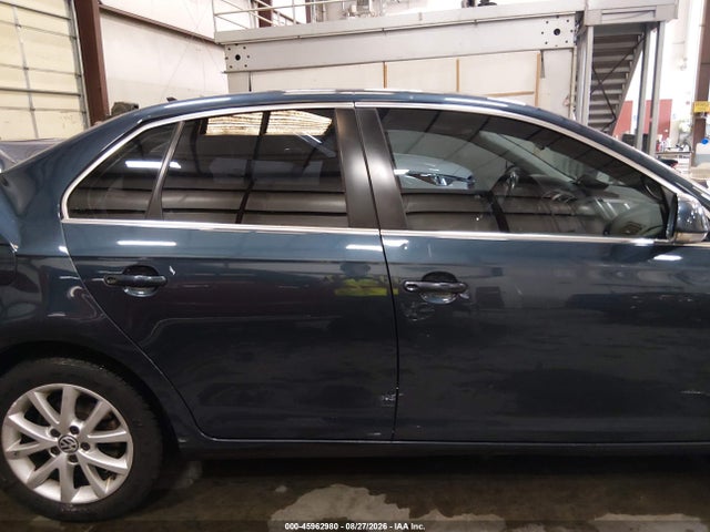 2010 Volkswagen Jetta Se მანქანა იყიდება აუქციონზე, vin: 3VWRX7AJ1AM028985, აუქციონის ნომერი: 45962980