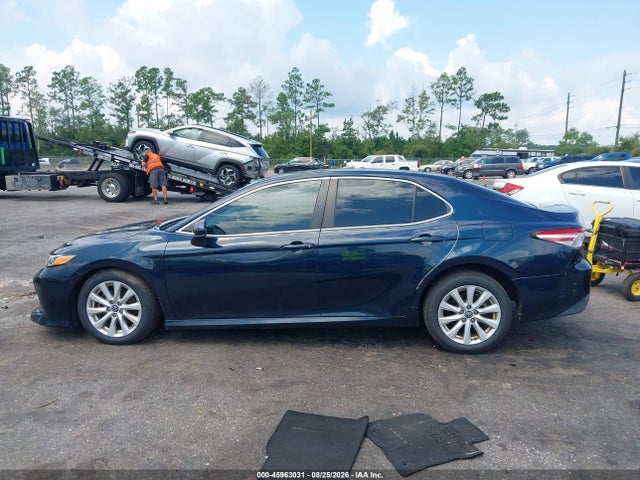 Продажа на аукционе авто 2018 Toyota Camry Le, vin: 4T1B11HK3JU627654, номер лота: 45963031