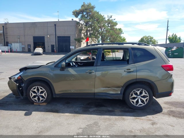 Продаж на аукціоні авто 2022 Subaru Forester Premium, vin: JF2SKAEC4NH416705, номер лоту: 45963062
