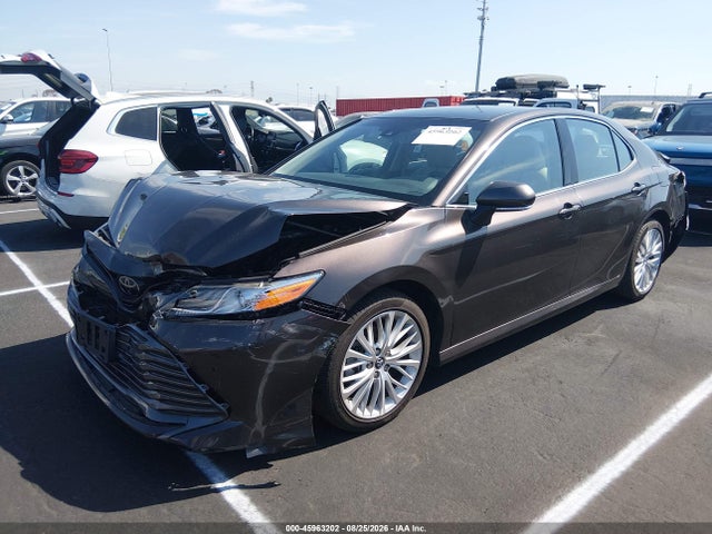 Toyota CAMRY XLE 2018 4T1B11HK2JU017857 Image 2