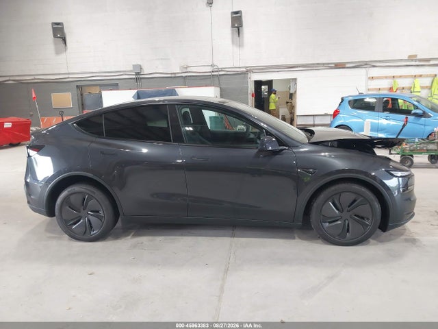 Tesla Model Y 2026 7SAYGAEE1TF676118 Image 13