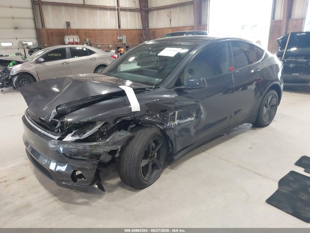 Tesla Model Y 2026 7SAYGAEE1TF676118 Image 2