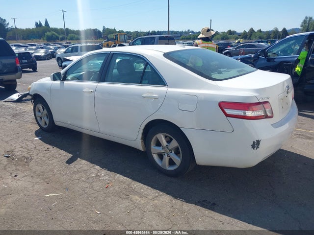 45963464 :رقم المزاد ، 4T1BF3EK1BU587965 vin ، 2011 Toyota Camry Le مزاد بيع