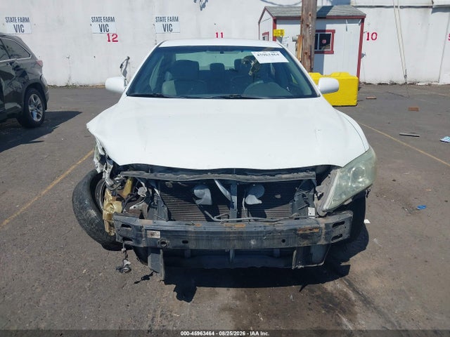 45963464 :رقم المزاد ، 4T1BF3EK1BU587965 vin ، 2011 Toyota Camry Le مزاد بيع
