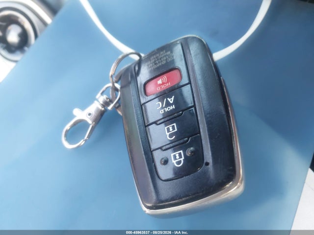 Toyota Prius Prime Premium 2019 JTDKARFP9K3110075 Image 11