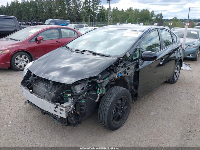 Toyota Prius Three 2015 JTDKN3DU1F0467056 Image 2
