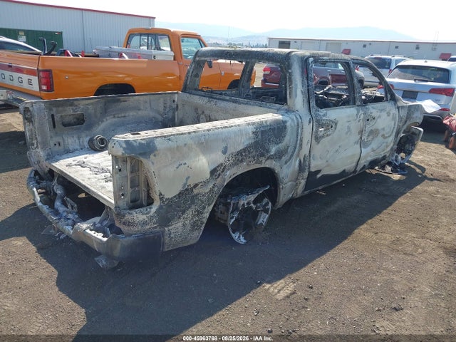 3C6SRFFP2T4170844 RAM 1500 Big Horn 4x4 5&#039;7 Box