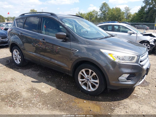 45963800 :رقم المزاد ، 1FMCU0GDXHUA85360 vin ، 2017 Ford Escape Se مزاد بيع