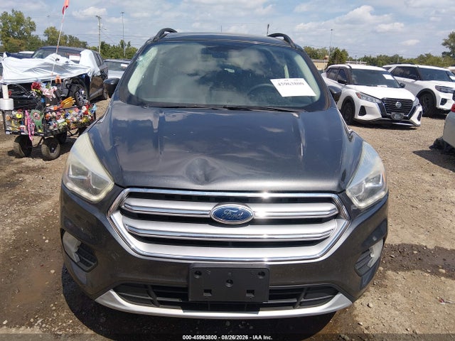 45963800 :رقم المزاد ، 1FMCU0GDXHUA85360 vin ، 2017 Ford Escape Se مزاد بيع