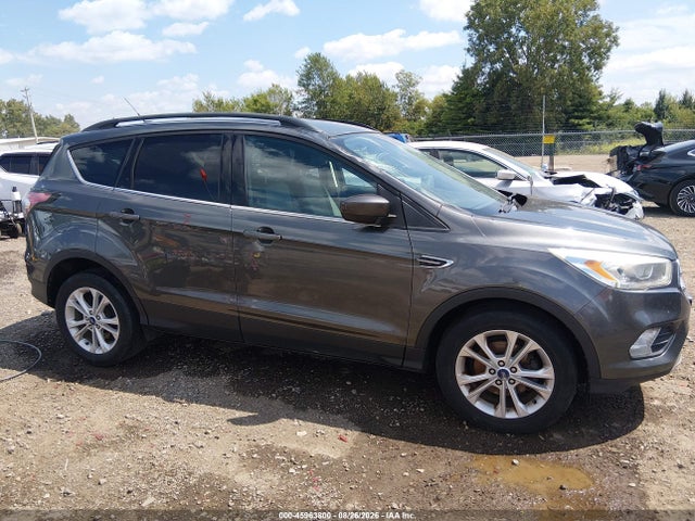 45963800 :رقم المزاد ، 1FMCU0GDXHUA85360 vin ، 2017 Ford Escape Se مزاد بيع