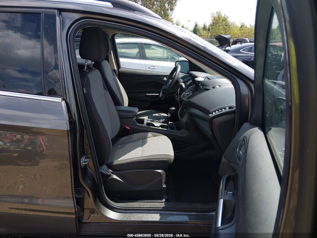 45963800 :رقم المزاد ، 1FMCU0GDXHUA85360 vin ، 2017 Ford Escape Se مزاد بيع