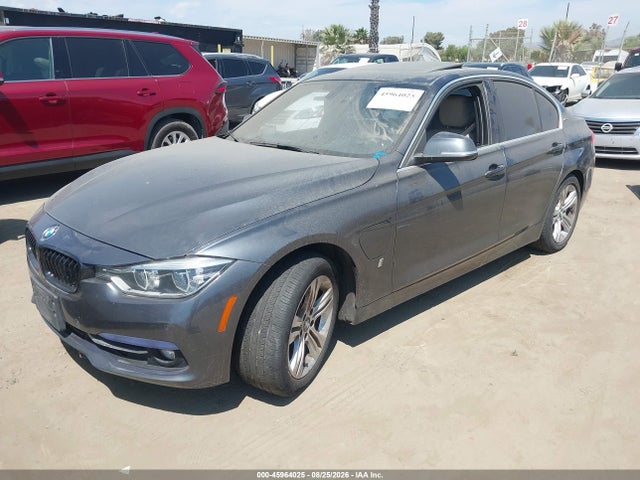 BMW 330e Iperformance 2017 WBA8E1C37HA156586 Image 2