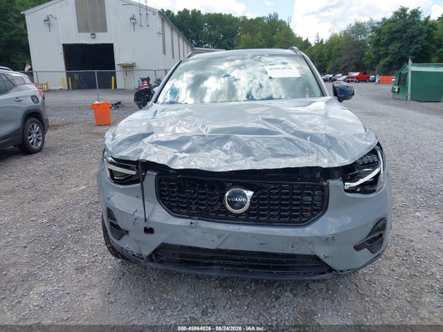 45964026 :رقم المزاد ، YV4L12UC3T2795755 vin ، 2026 Volvo Xc40 Plus, B5 Awd Gas (mild Hybrid), Dark مزاد بيع