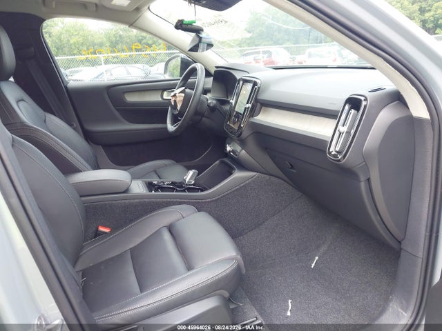 45964026 :رقم المزاد ، YV4L12UC3T2795755 vin ، 2026 Volvo Xc40 Plus, B5 Awd Gas (mild Hybrid), Dark مزاد بيع