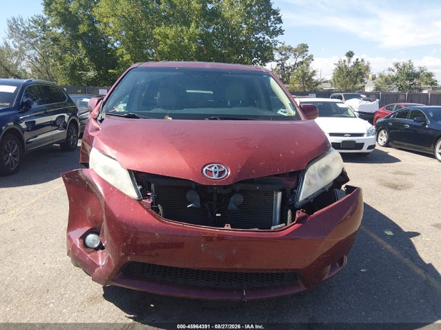Продаж на аукціоні авто 2017 Toyota Sienna Xle 7 Passenger, vin: 5TDDZ3DCXHS151868, номер лоту: 45964391