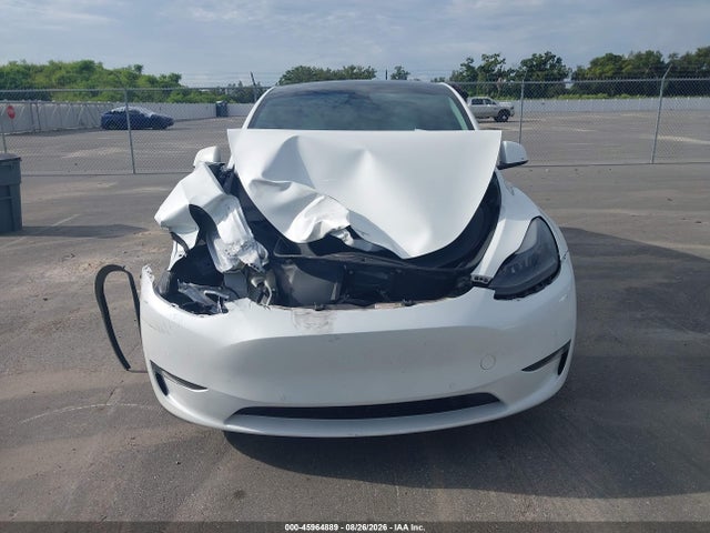 2022 Tesla Model Y Performance Dual Motor All-wheel Drive მანქანა იყიდება აუქციონზე, vin: 7SAYGDEF7NF538970, აუქციონის ნომერი: 45964889