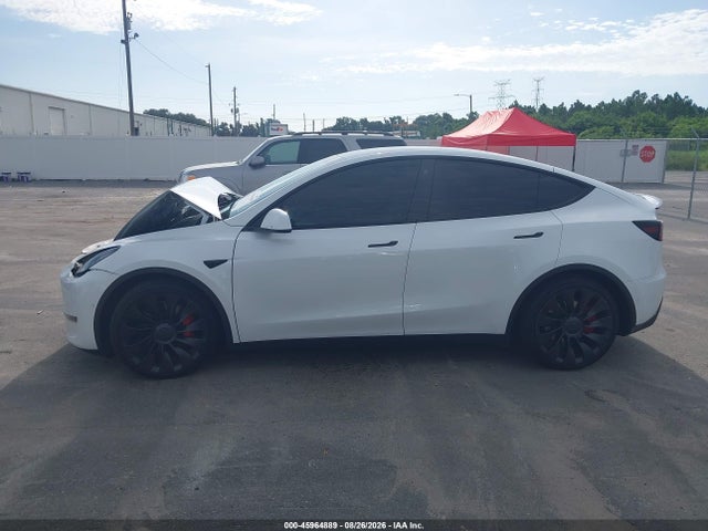 2022 Tesla Model Y Performance Dual Motor All-wheel Drive მანქანა იყიდება აუქციონზე, vin: 7SAYGDEF7NF538970, აუქციონის ნომერი: 45964889