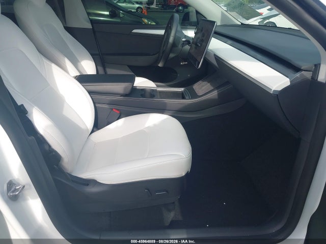 2022 Tesla Model Y Performance Dual Motor All-wheel Drive მანქანა იყიდება აუქციონზე, vin: 7SAYGDEF7NF538970, აუქციონის ნომერი: 45964889