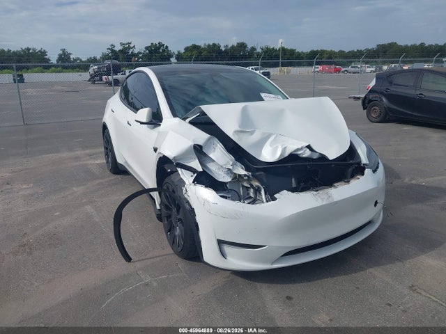 2022 Tesla Model Y Performance Dual Motor All-wheel Drive მანქანა იყიდება აუქციონზე, vin: 7SAYGDEF7NF538970, აუქციონის ნომერი: 45964889