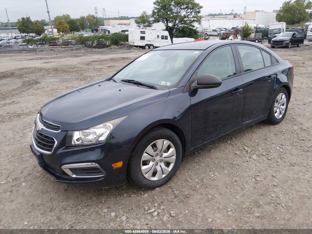 Chevrolet Cruze Ls Auto 2015 1G1PA5SG7F7274842 Image 2