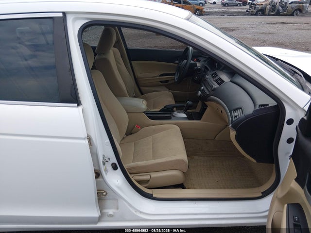 45964992 :رقم المزاد ، 1HGCP2F33BA107984 vin ، 2011 Honda Accord 2.4 Lx مزاد بيع