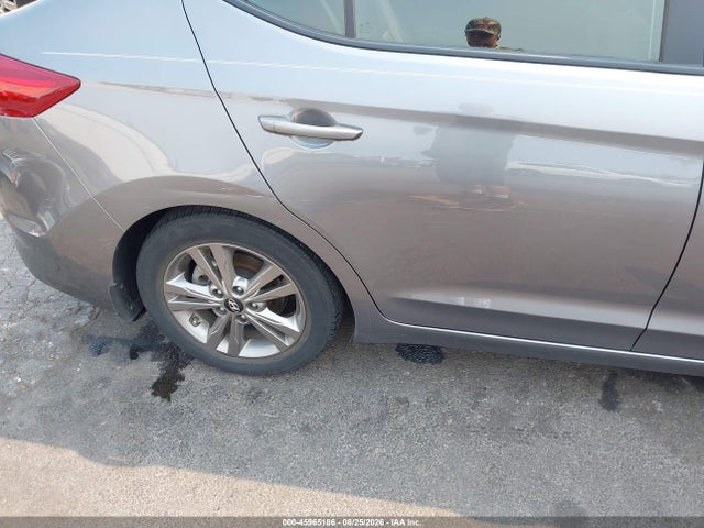 Hyundai Elantra Value Edition 2018 5NPD84LF1JH331966 Image 18